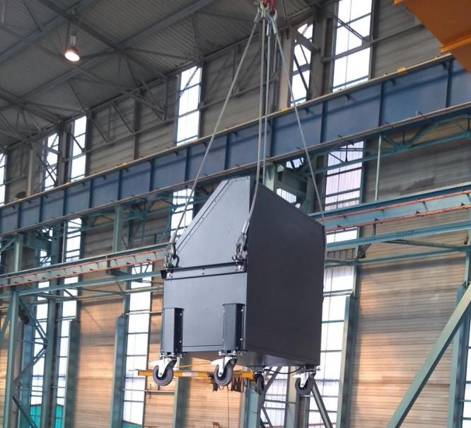 BIMBOX Modell Indoor wird mit einem Kran transportiert
